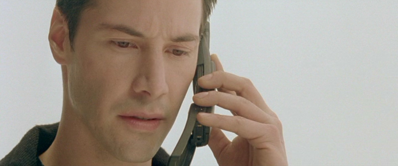 Neo holds a Nokia 8110 in Matrix